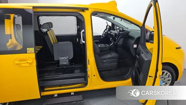 Hyundai Staria 2024 Желтый из Кореи, фото 2