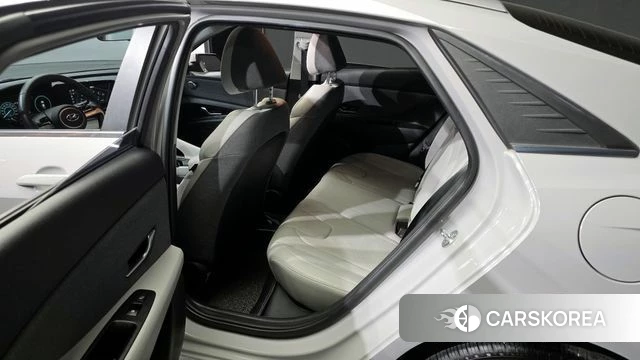 Hyundai Avante (CN7) 2021 Серебристо-серый из Кореи, фото 2