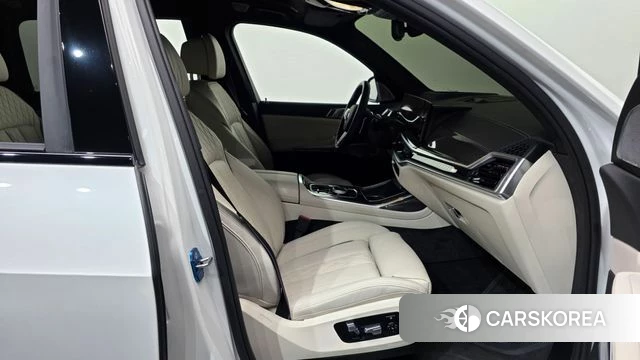 BMW X7 (G07) 2025 Белый из Кореи, фото 2