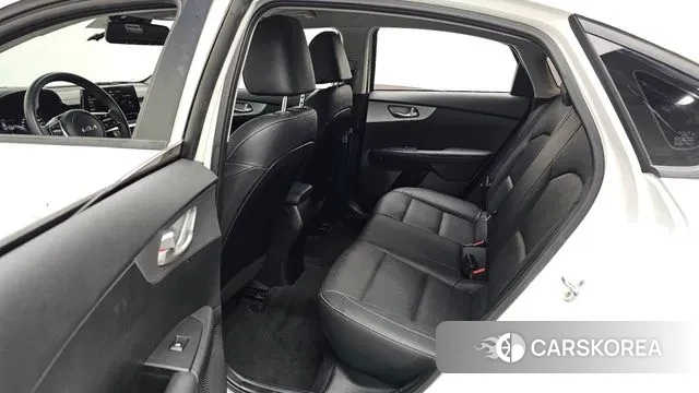 Kia The New K3 2nd generation 2022 Белый из Кореи, фото 2