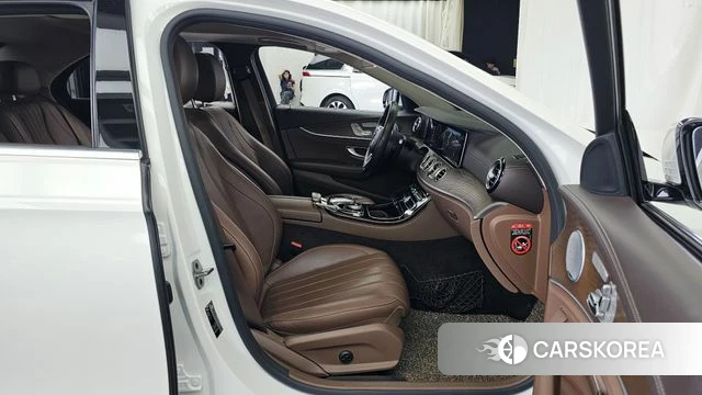 Mercedes-Benz E-Class W213 2019 Белый из Кореи, фото 2