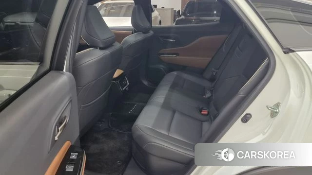 Toyota Crown Crossover 2025 Белый из Кореи, фото 2