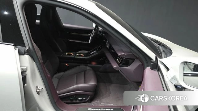 Porsche Taycan 2021 Серебристо-серый из Кореи, фото 2
