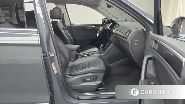 Volkswagen Tiguan second Generation 2023 Серый из Кореи, фото 2