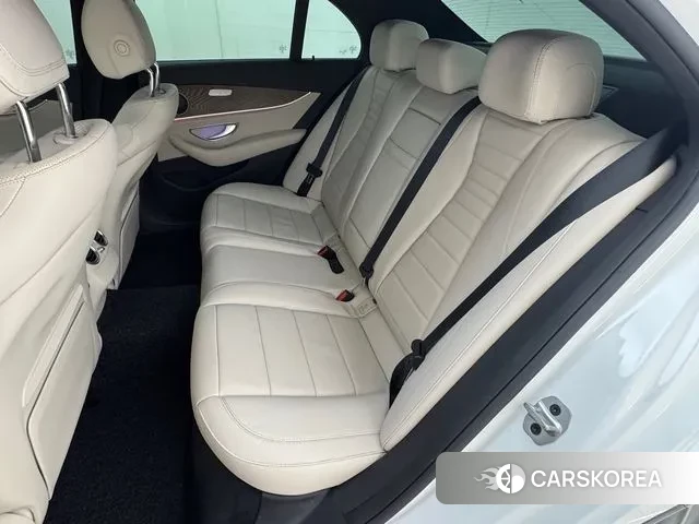 Mercedes-Benz E-Class W213 2022 Белый из Кореи, фото 2