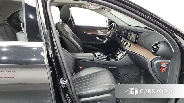 Mercedes-Benz E-Class W213 2019 Черный из Кореи, фото 2