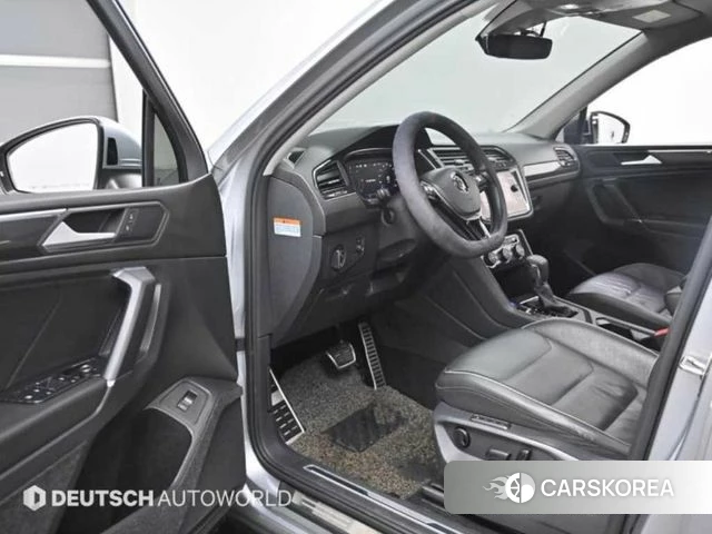 Volkswagen Tiguan Allspace 2020 Серебристо-серый из Кореи, фото 2