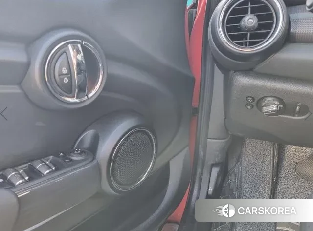 Mini Cooper 2021 Красный из Кореи, фото 2