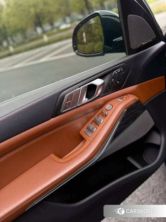 BMW X7 2021 Темно-серый из Китая, фото 2