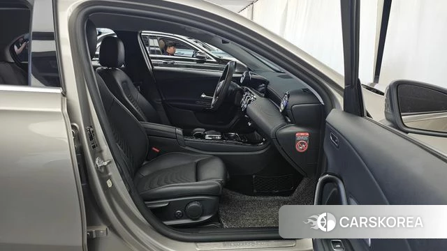 Mercedes-Benz A-Class W177 2019 Песочный из Кореи, фото 2