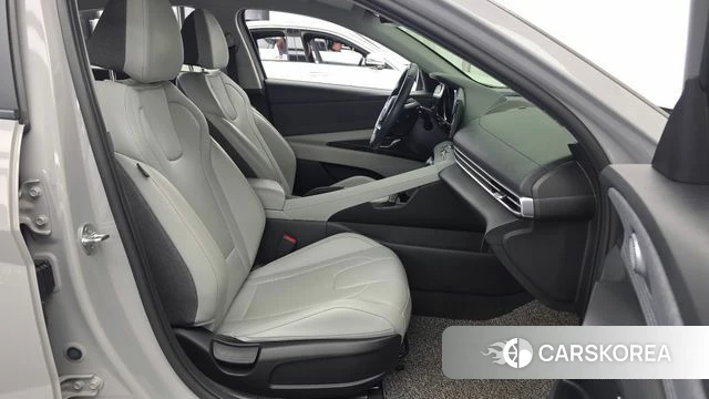 Hyundai Avante (CN7) 2021 Серебристо-серый из Кореи, фото 2