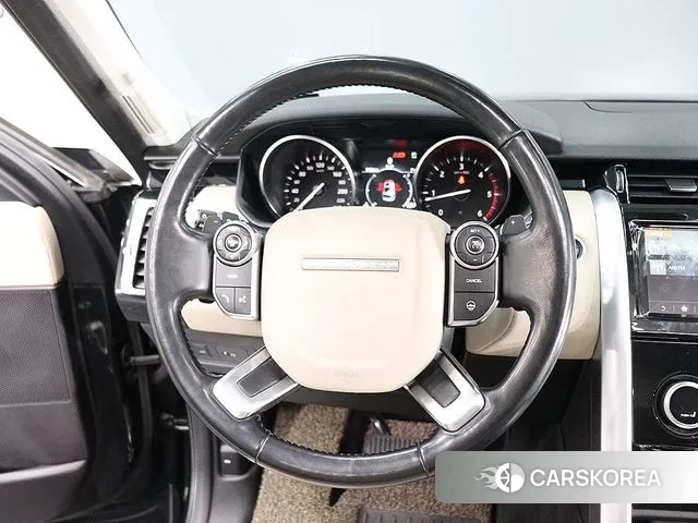Land Rover Discovery 5 2018 Черный из Кореи, фото 2