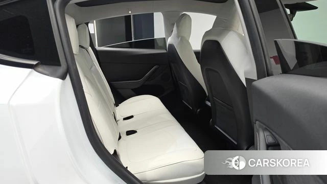 Tesla Model Y 2024 Белый из Кореи, фото 2