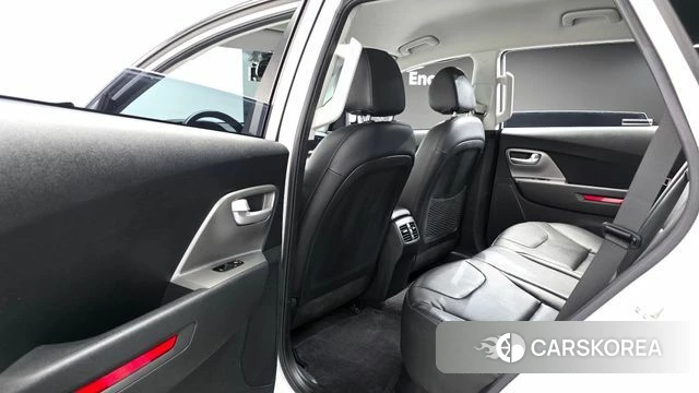 Kia Niro Plus 2022 Белый из Кореи, фото 2