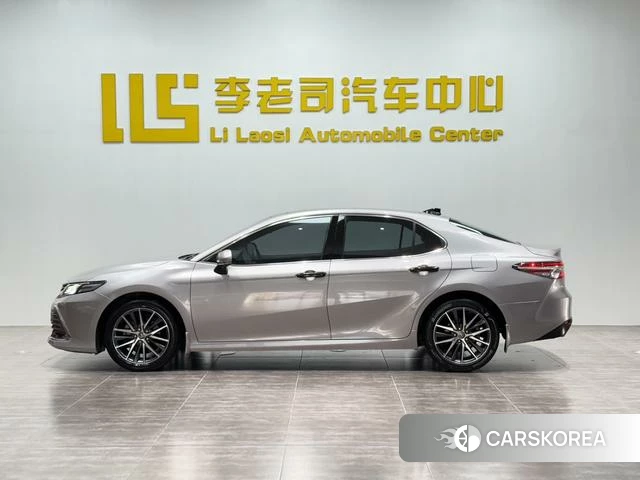 Toyota Camry 2023 Серебристо-серый из Китая, фото 2