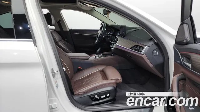 BMW 5 Series (G30) 2022 Белый из Кореи, фото 2