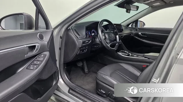 Hyundai Sonata (DN8) 2021 Серебристо-серый из Кореи, фото 2