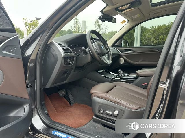 BMW X3 2021 Темно-серый из Китая, фото 2