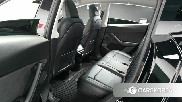 Tesla Model Y 2023 Черный из Кореи, фото 2