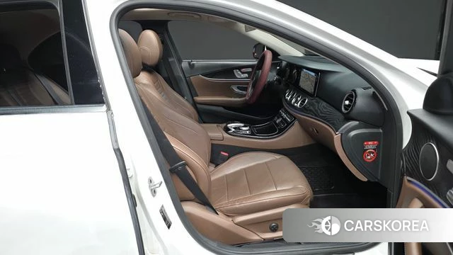 Mercedes-Benz E-Class W213 2018 Белый из Кореи, фото 2