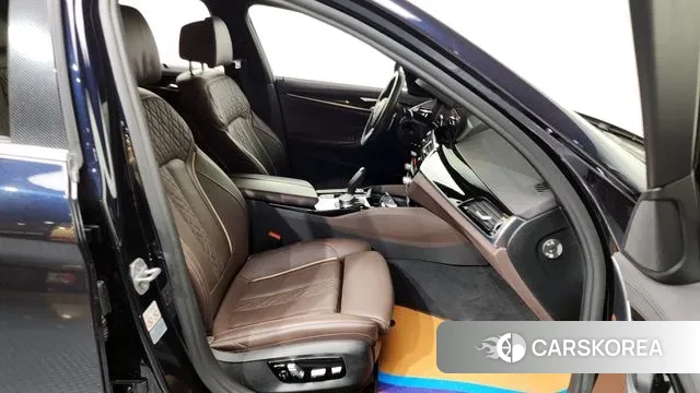 BMW 5 Series (G30) 2019 Черный из Кореи, фото 2