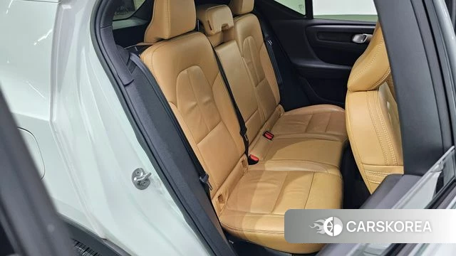 Volvo XC40 2022 Белый из Кореи, фото 2