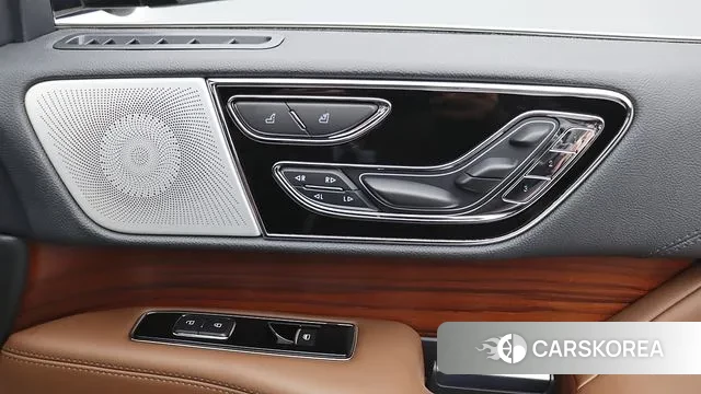 Lincoln Navigator 4th generation 2022 Черный из Кореи, фото 2