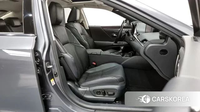 Lexus ES300h 7th generation 2019 Серый из Кореи, фото 2