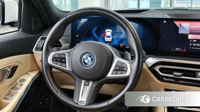BMW 3 Series (G20) 2023 Белый из Кореи, фото 2