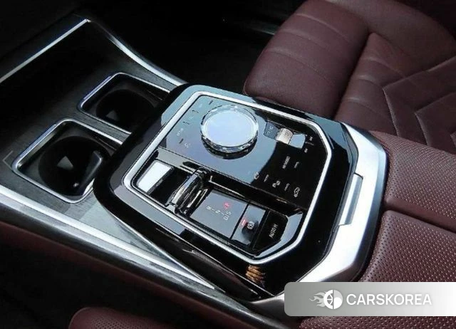 BMW 7 Series (G70) 2023 Белый из Кореи, фото 2