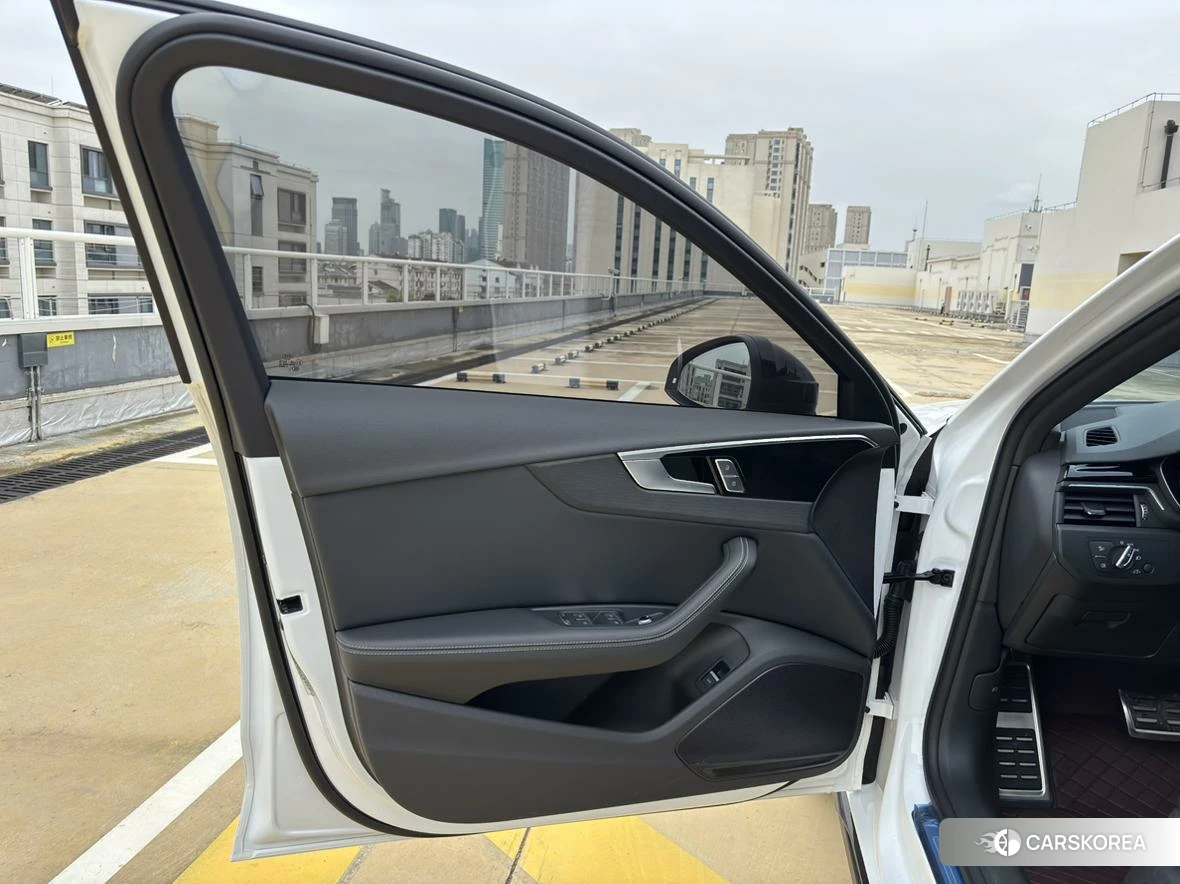 Audi A4L 2023 Белый из Китая, фото 2