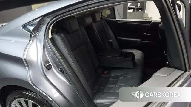 Lexus ES300h 7th generation 2020 Серый из Кореи, фото 2