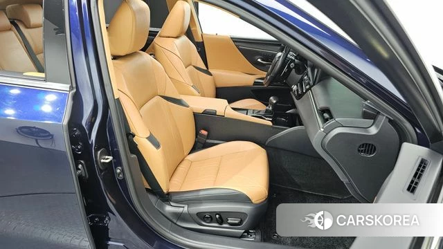 Lexus ES300h 7th generation 2022 Серый из Кореи, фото 2
