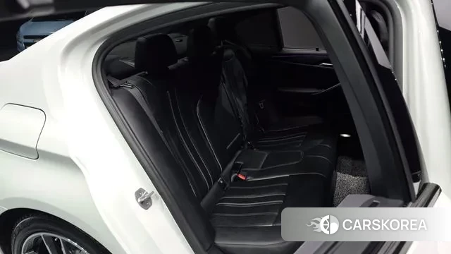 BMW 5 Series (G30) 2022 Белый из Кореи, фото 2