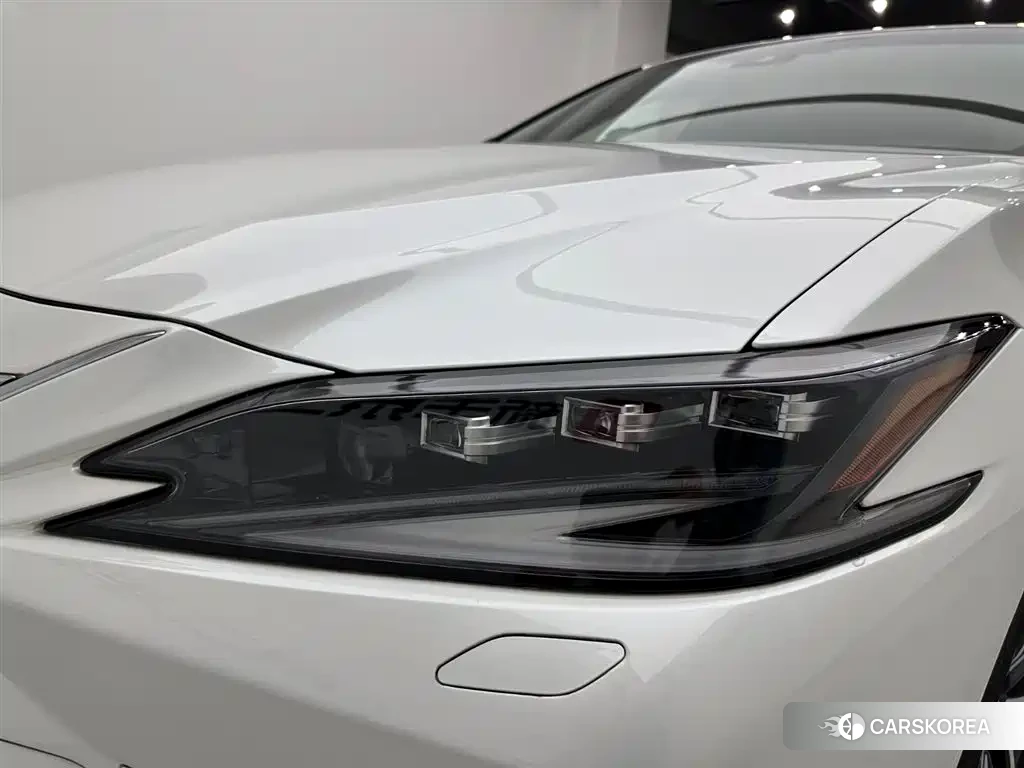 Lexus ES 2023 Белый из Китая, фото 2