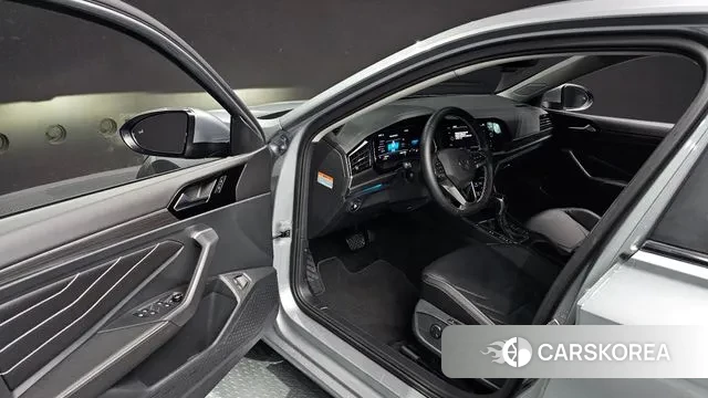 Volkswagen 7th Generation of Jetta 2023 Серебристо-серый из Кореи, фото 2