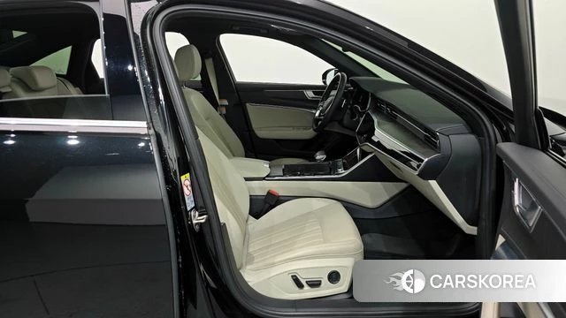 Audi A6 (C8) 2023 Черный из Кореи, фото 2