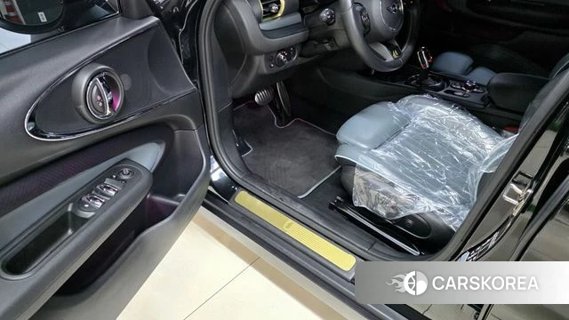 Mini Cooper S Clubman 2023 Черный из Кореи, фото 2
