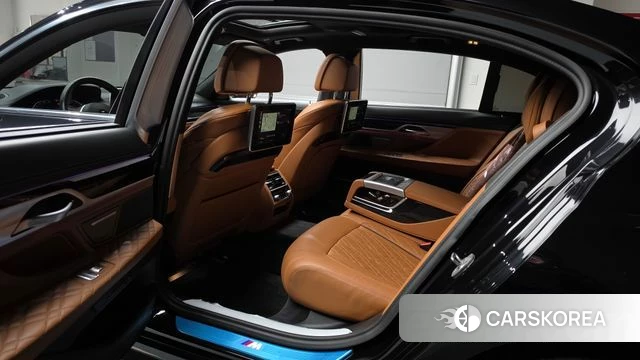 BMW 7 Series (G11) 2020 Черный из Кореи, фото 2