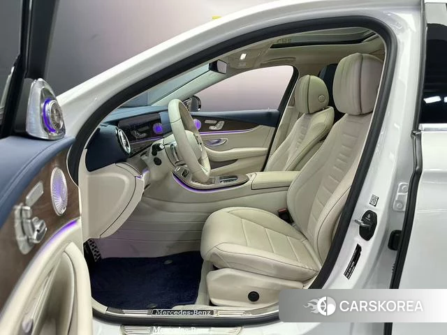 Mercedes-Benz E-class 2021 Белый из Китая, фото 2