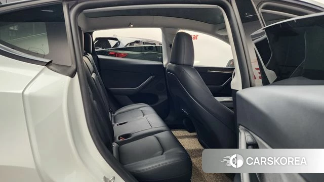 Tesla Model Y 2023 Белый из Кореи, фото 2