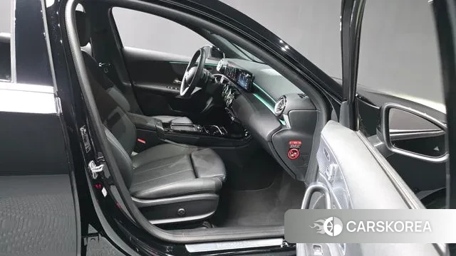 Mercedes-Benz A-Class W177 2024 Черный из Кореи, фото 2