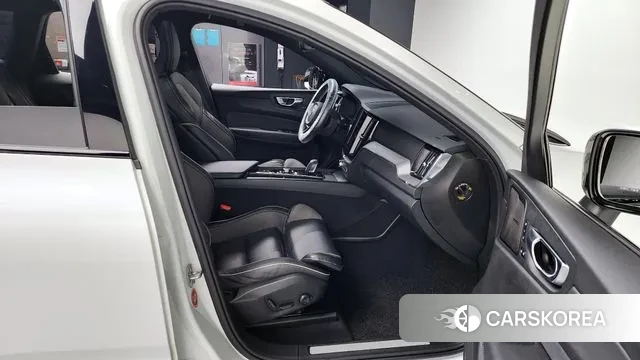 Volvo XC60 second Generation 2020 Белый из Кореи, фото 2