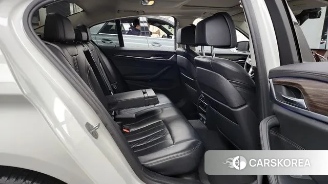 BMW 5 Series (G30) 2019 Белый из Кореи, фото 2