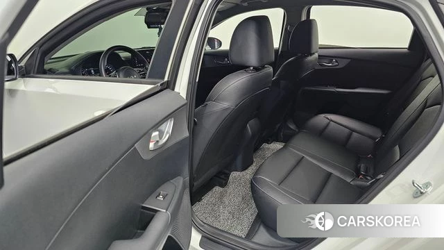 Kia The New K3 2nd generation 2023 Белый из Кореи, фото 2