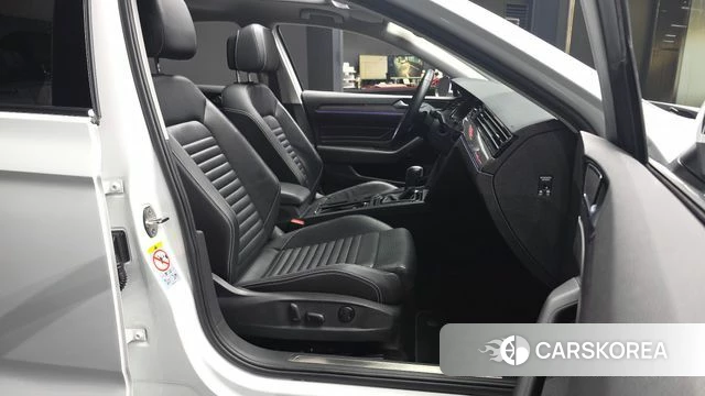 Volkswagen Passat GT (B8) 2021 Белый из Кореи, фото 2