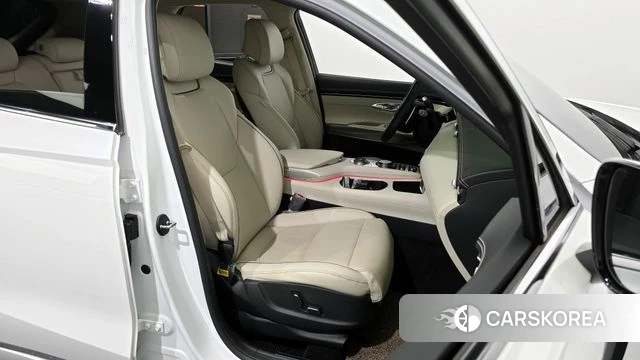 Genesis GV70 2023 Белый из Кореи, фото 2