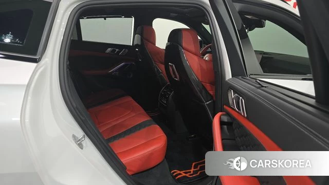 BMW X6M (G06) 2024 Белый из Кореи, фото 2