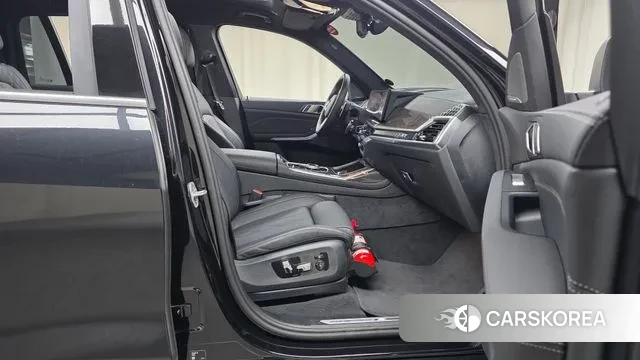 BMW X7 (G07) 2024 Черный из Кореи, фото 2