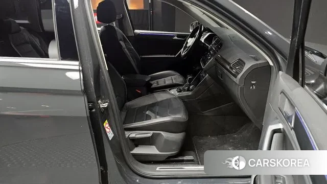 Volkswagen Tiguan second Generation 2021 Серый из Кореи, фото 2